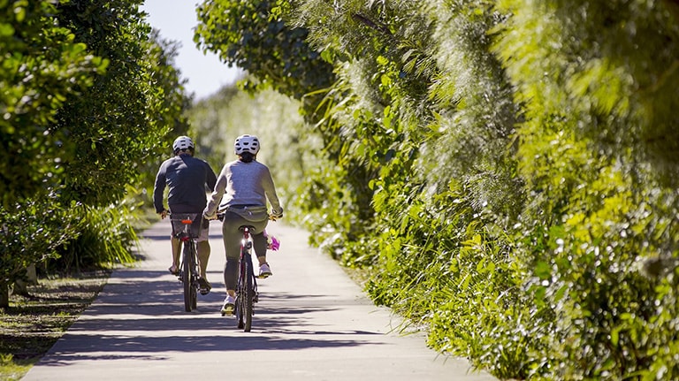 bokarina-beach-village-bike-riders